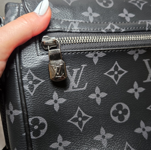 Louis Vuitton District Messenger Bag Monogram Eclipse Canvas MM - Picture 6 of 17